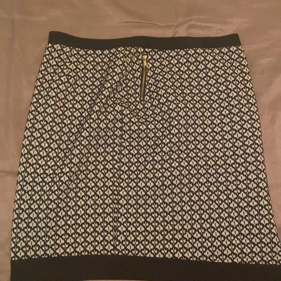 Black and white skirt - Picture 2 of 5